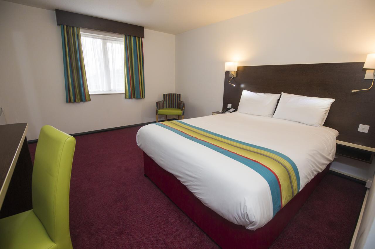 Hôtel Ramada London South Mimms à Potters Bar Extérieur photo